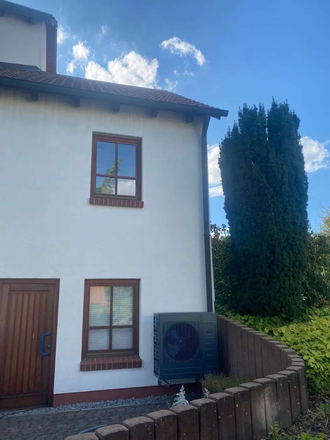 Wärmepumpen-Installation an Einfamilienhaus